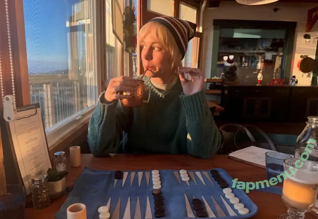 Brie Larson nude photo #2264 (brielarson)