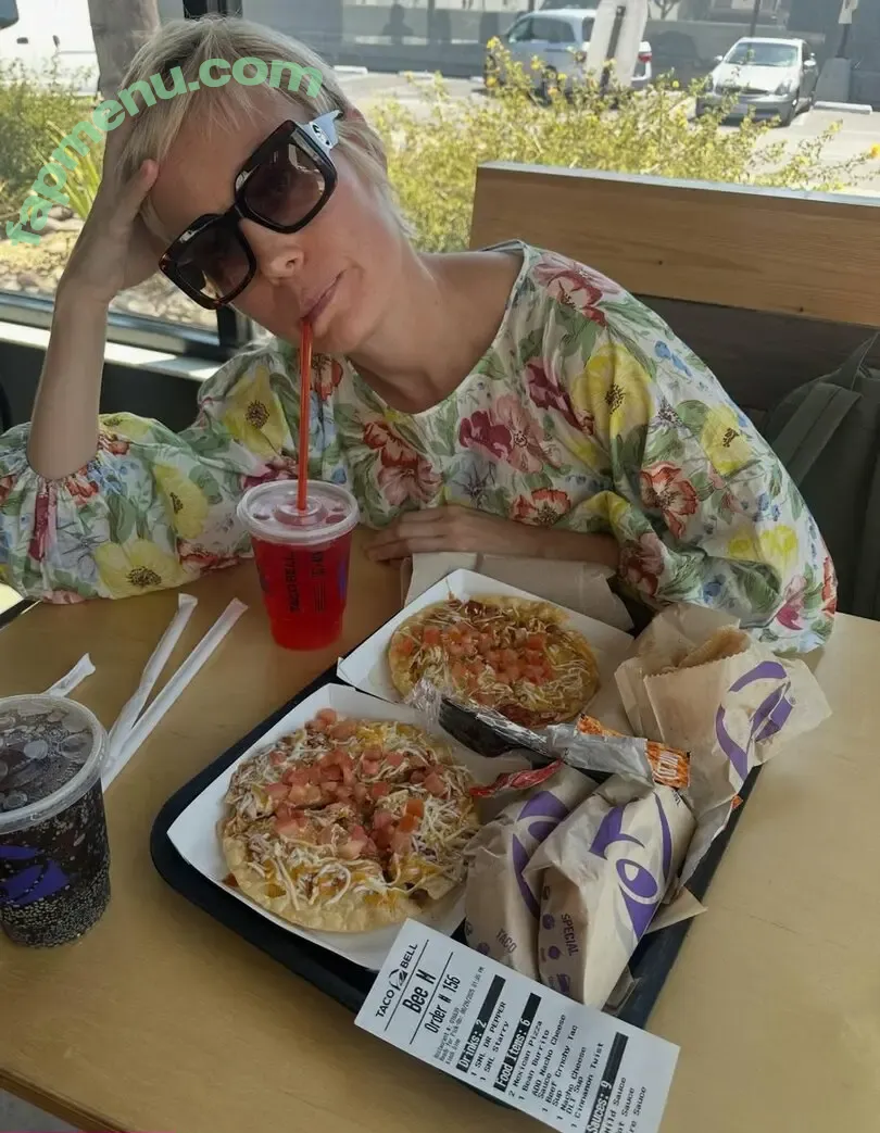 Brie Larson nude photo #2272 (brielarson)