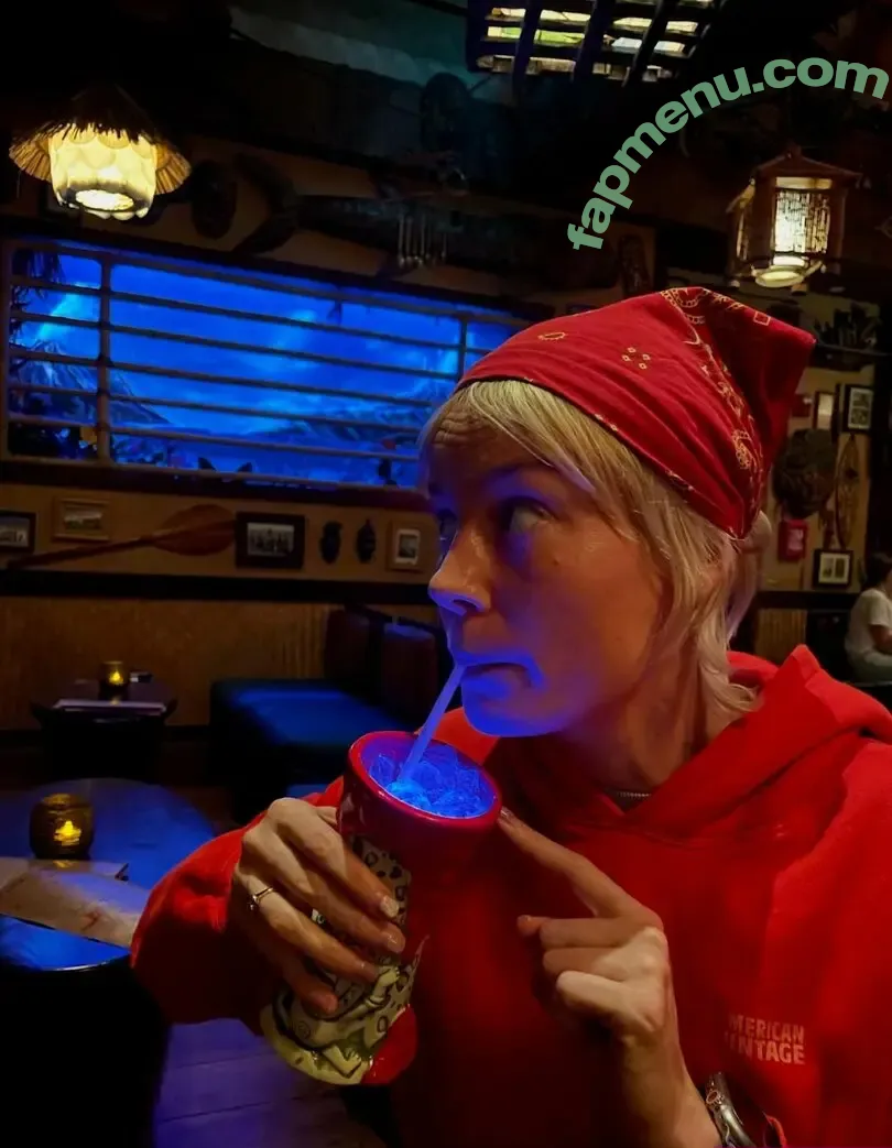 Brie Larson nude photo #2281 (brielarson)