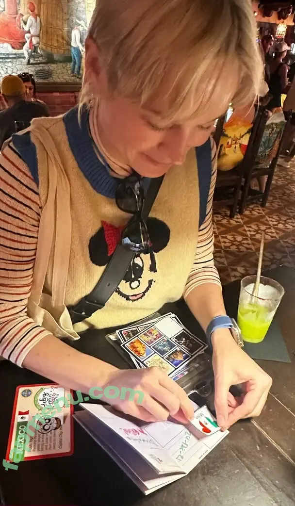 Brie Larson nude photo #2282 (brielarson)