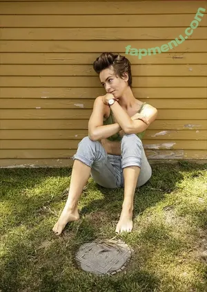 Brigette Lundy-Paine / briiiiiiiiiig nude photo #0037