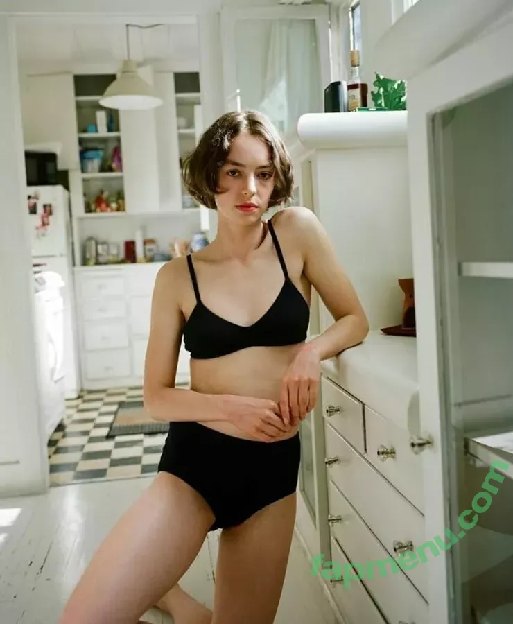 Brigette Lundy-Paine nude photo #0008 (briiiiiiiiiig)