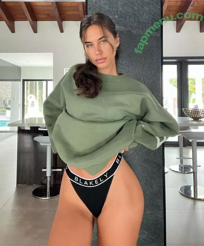 Brit Manuela nude photo #1799 (TheBritManuela / britmanuela)