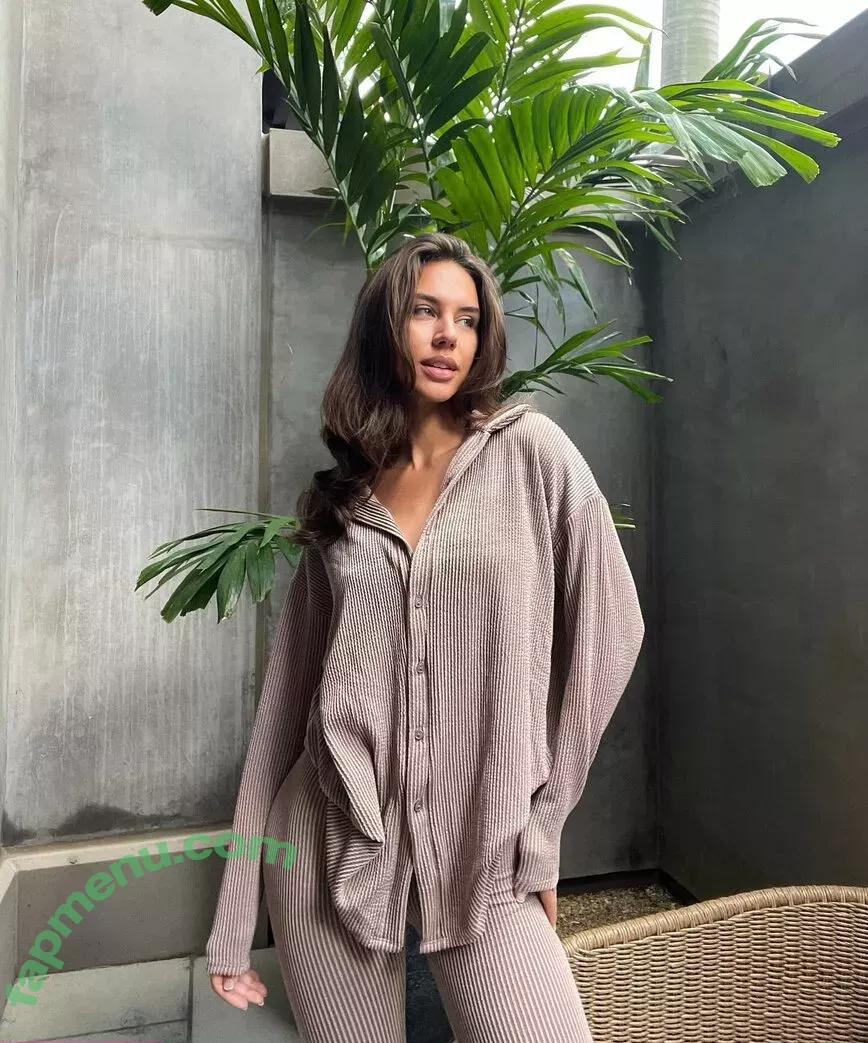 Brit Manuela nude photo #1918 (TheBritManuela / britmanuela)