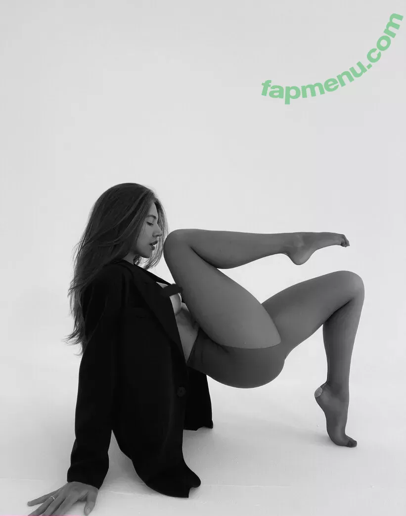 Brit Manuela nude photo #2066 (TheBritManuela / britmanuela)