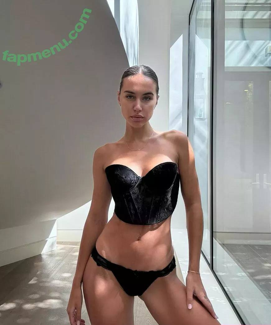 Brit Manuela nude photo #2098 (TheBritManuela / britmanuela)