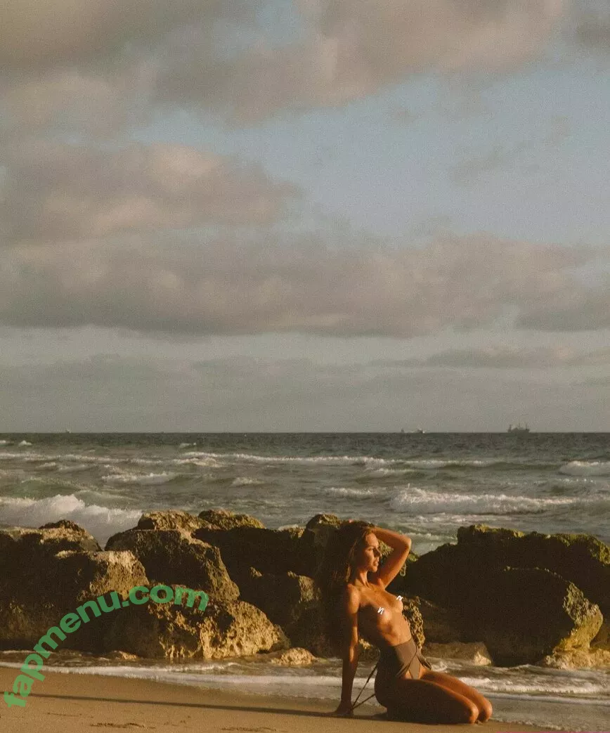 Brit Manuela nude photo #2150 (TheBritManuela / britmanuela)