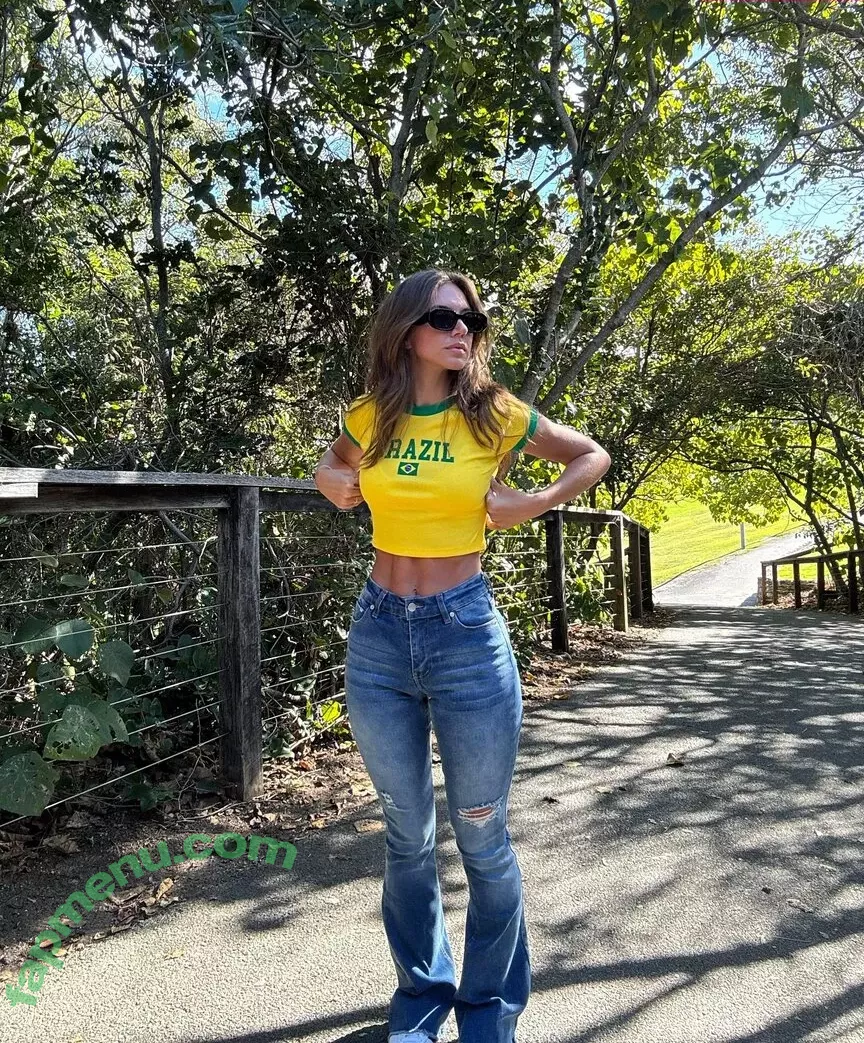 Brit Manuela nude photo #2248 (TheBritManuela / britmanuela)