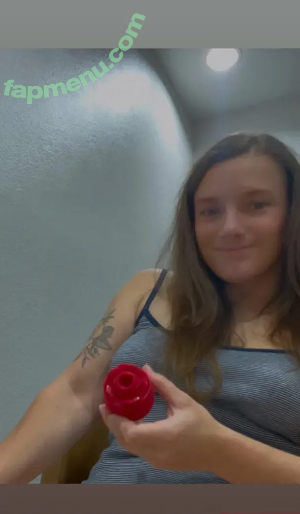 britblowsclouds nude photo #0006 (britflows)