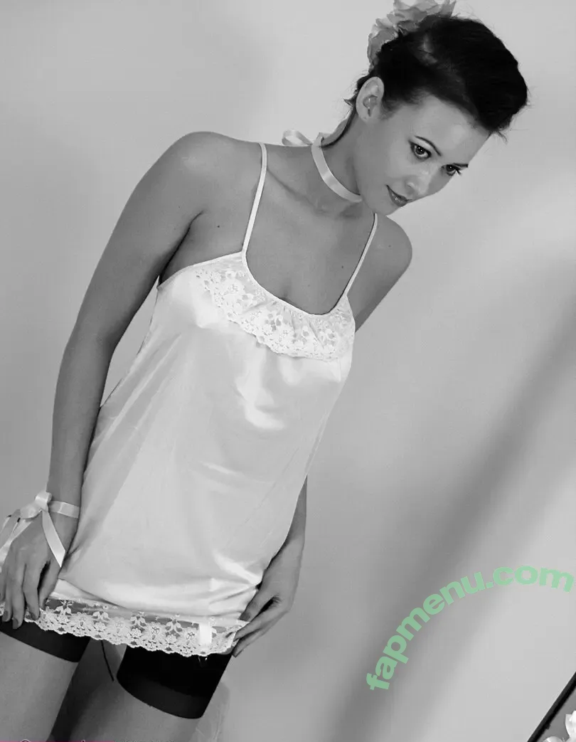 British Model Cally nude photo #0117 (calymorgan / misscallyjane)