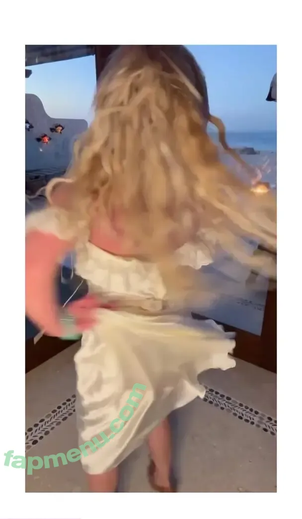 Britney Spears nude photo #3843 (britneyspears / xoxobritneyj)