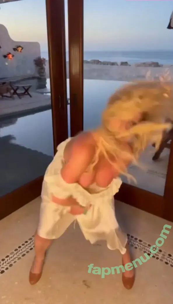 Britney Spears nude photo #3861 (britneyspears / xoxobritneyj)