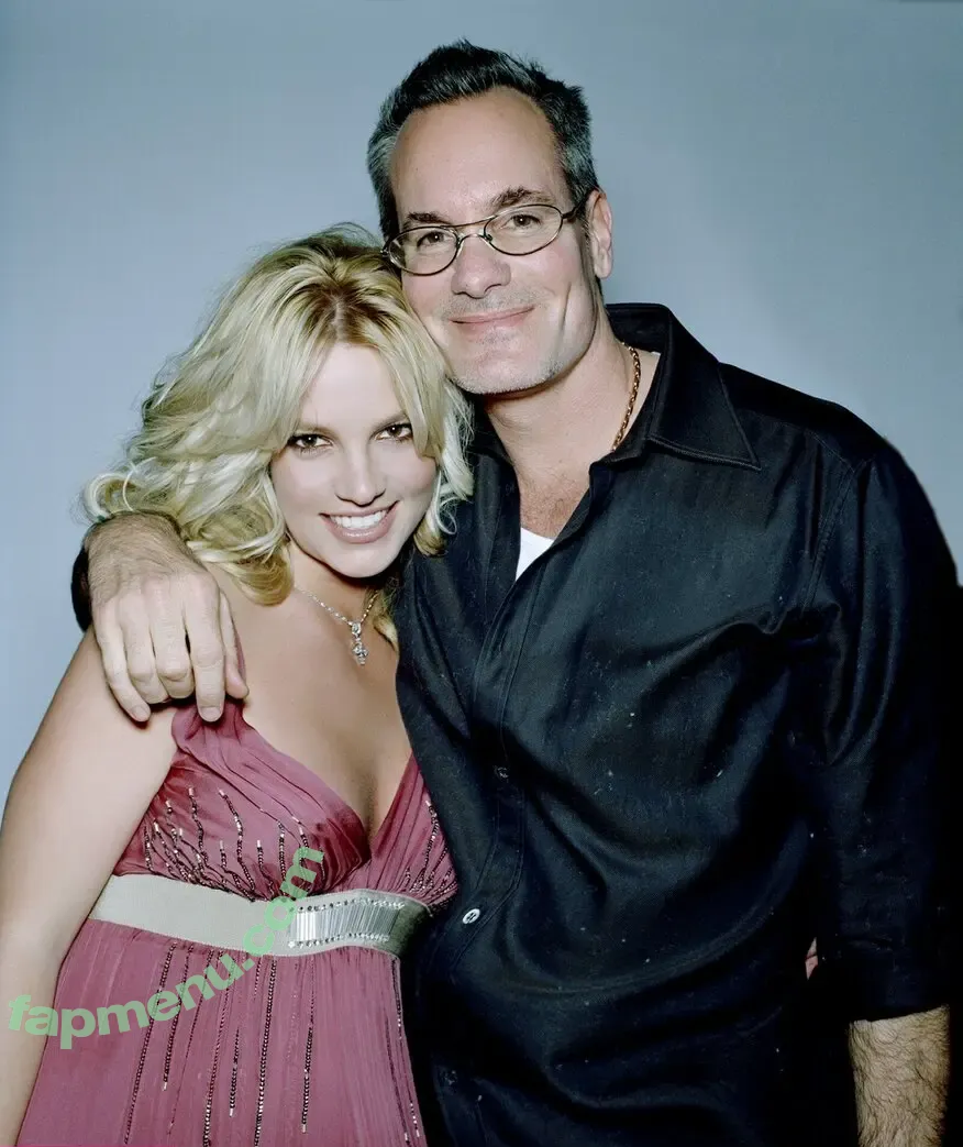 Britney Spears nude photo #4414 (britneyspears / xoxobritneyj)