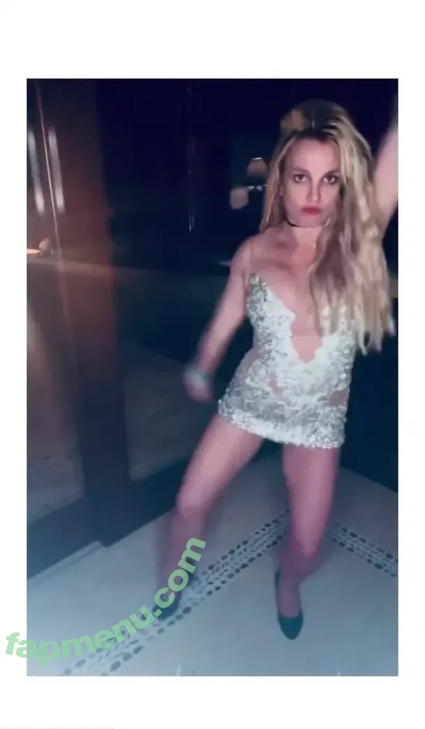 Britney Spears nude photo #4669 (britneyspears / xoxobritneyj)