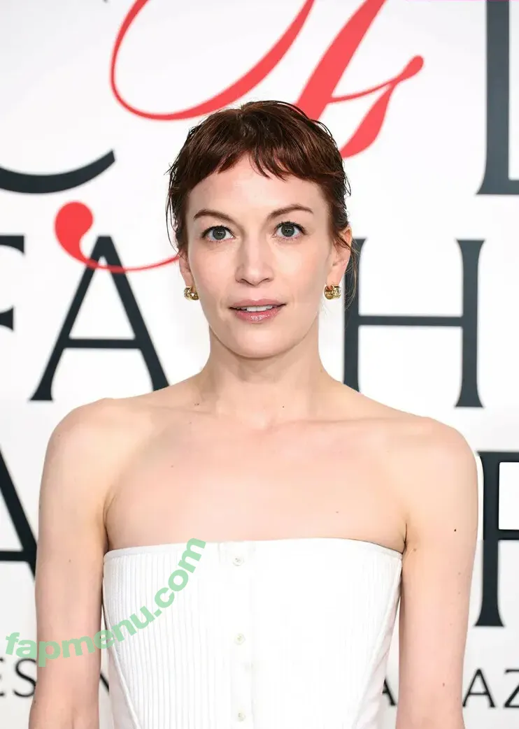 Britt Lower nude photo #0199 (brittle)