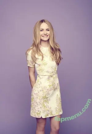 Britt Robertson / brittlrobertson nude photo #0123