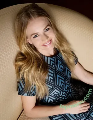 Britt Robertson / brittlrobertson nude photo #0129