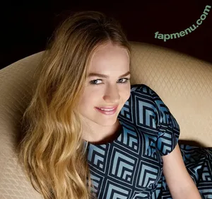 Britt Robertson / brittlrobertson nude photo #0140