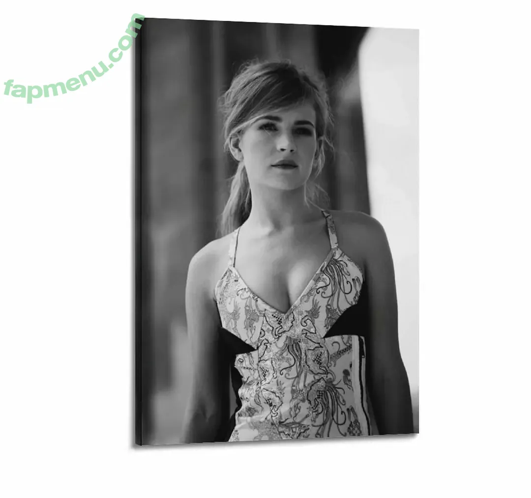 Britt Robertson nude photo #0128 (brittlrobertson)