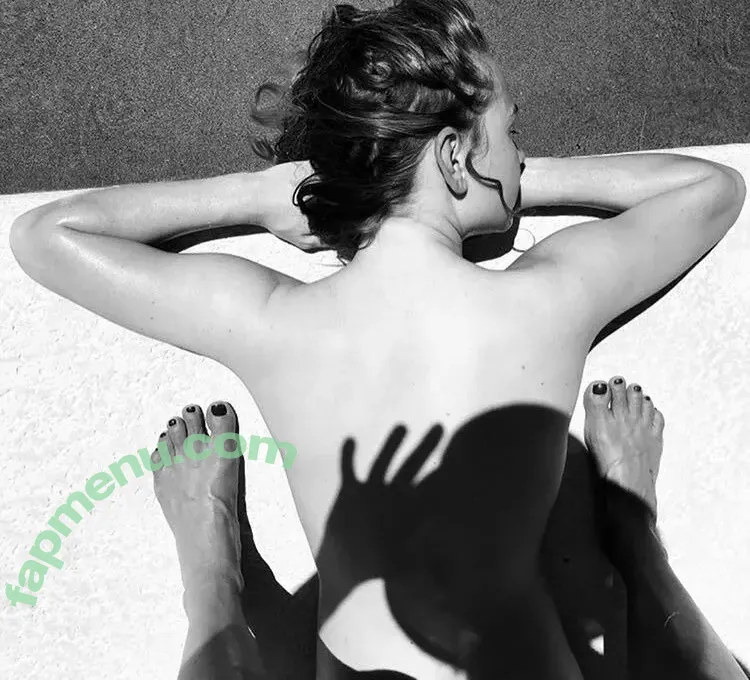 Britt Robertson nude photo #0136 (brittlrobertson)