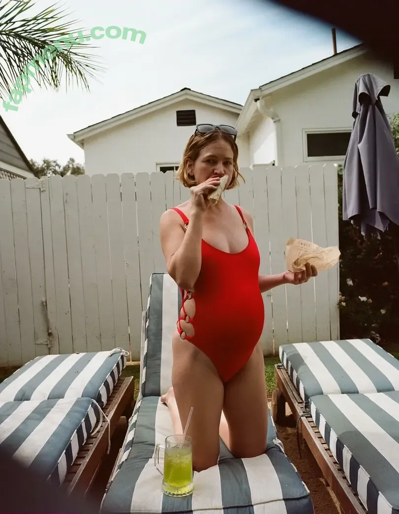 Britt Robertson nude photo #0148 (brittlrobertson / masterrobertson)