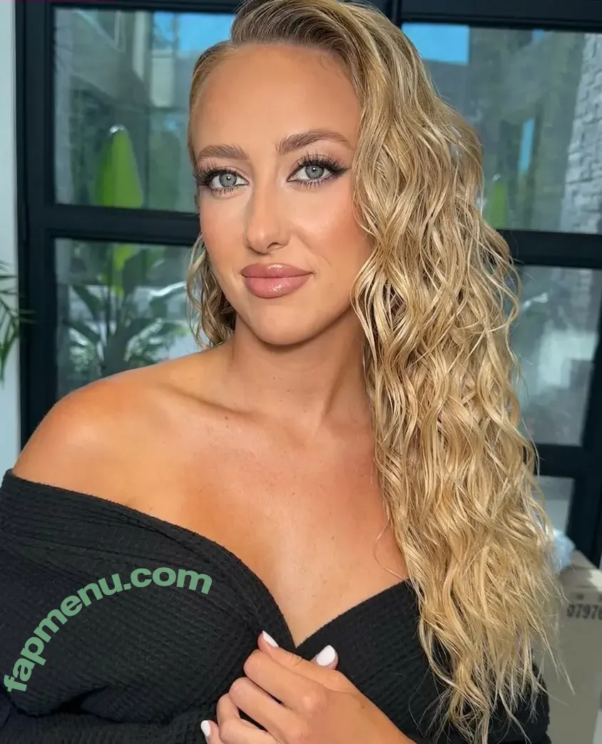 Brittany Lynne nude photo #0029 (BrittanyLynne / Mahomes / tattoosnthickthighs)