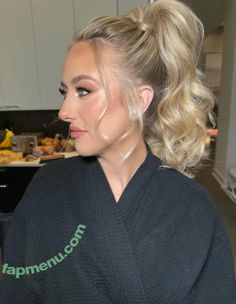 Brittany Lynne nude photo #0057 (BrittanyLynne / Mahomes / tattoosnthickthighs)