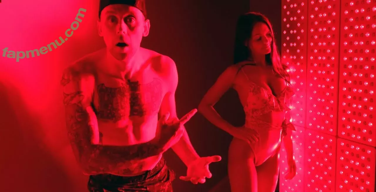 Brittney Atwood nude photo #0045 (Brittney Smith / brittneyatwood / brittneylsmith)