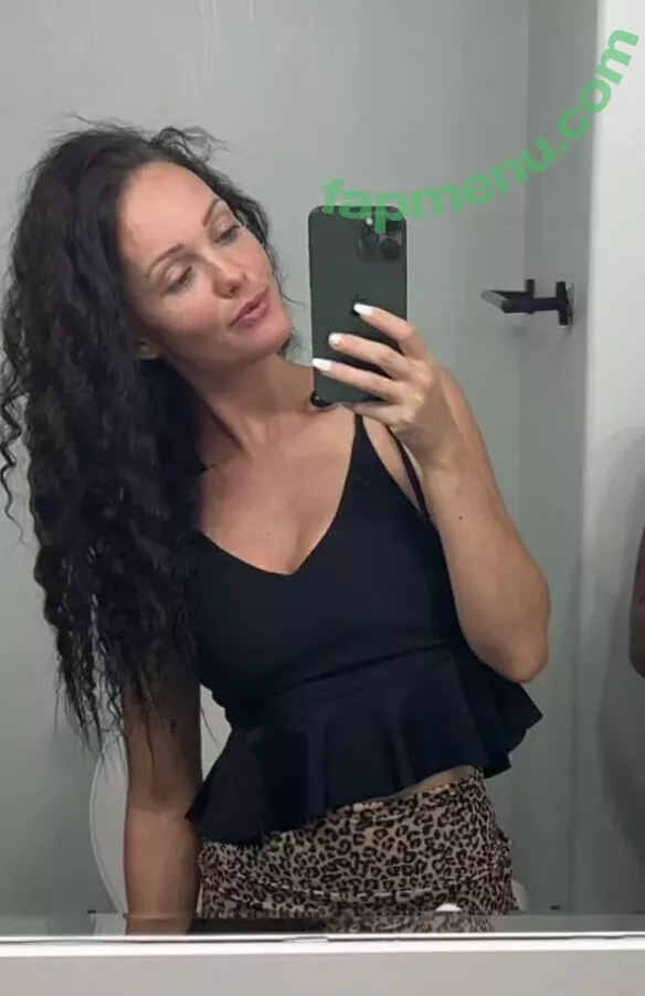 Brittney Atwood nude photo #0065 (Brittney Smith / brittneyatwood / brittneylsmith)