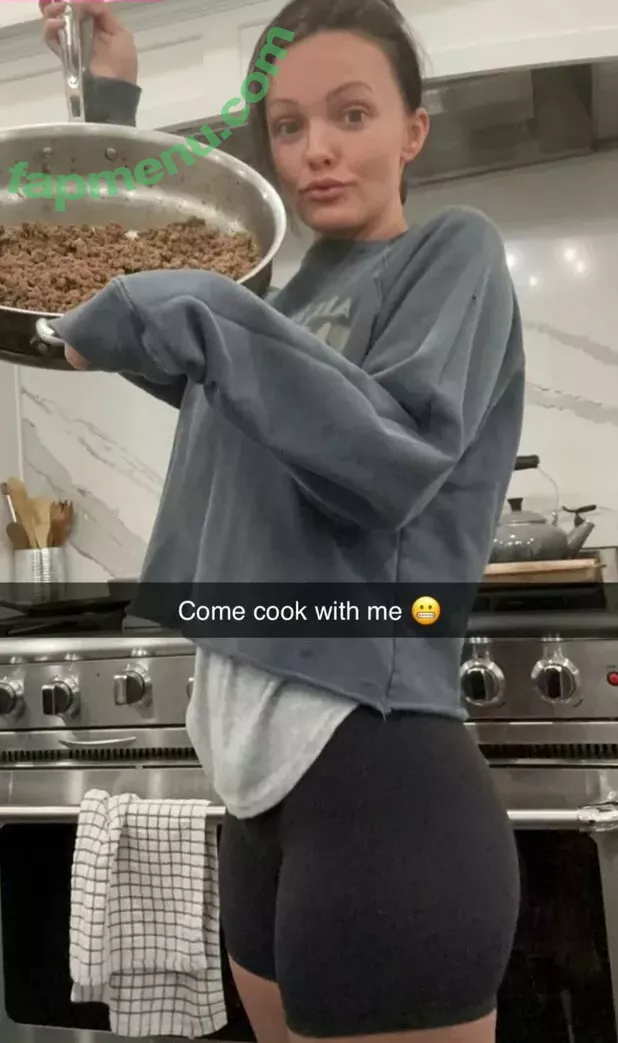 Brittney Atwood nude photo #0153 (Brittney Smith / brittneyatwood / brittneylsmith)