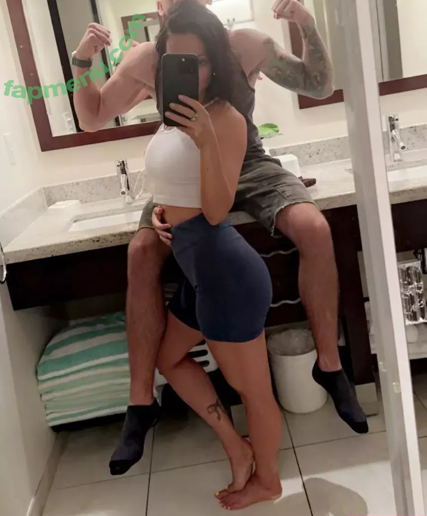 Brittney Atwood nude photo #0182 (Brittney Smith / brittneyatwood / brittneylsmith)