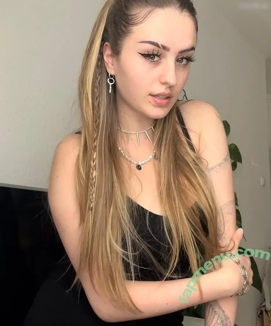 Brok3ndollz / emmo.ig nude photo #0004 (emmo.ig)