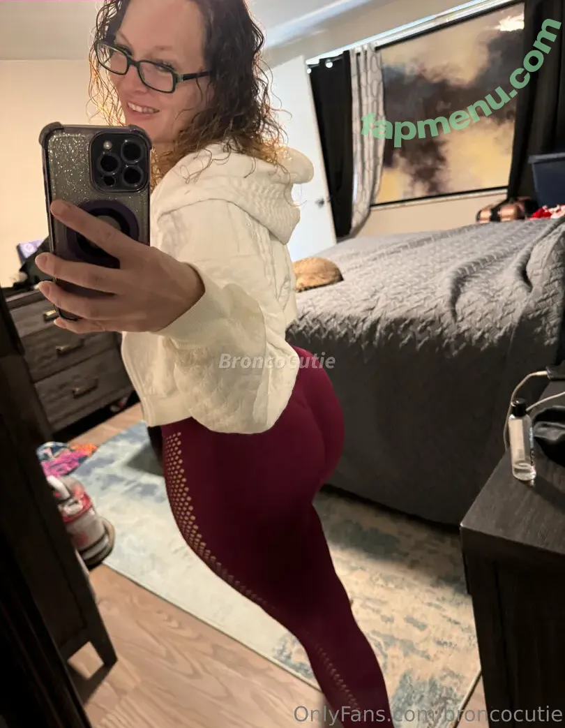 Broncocutie nude photo #0351 (broncocutie1)