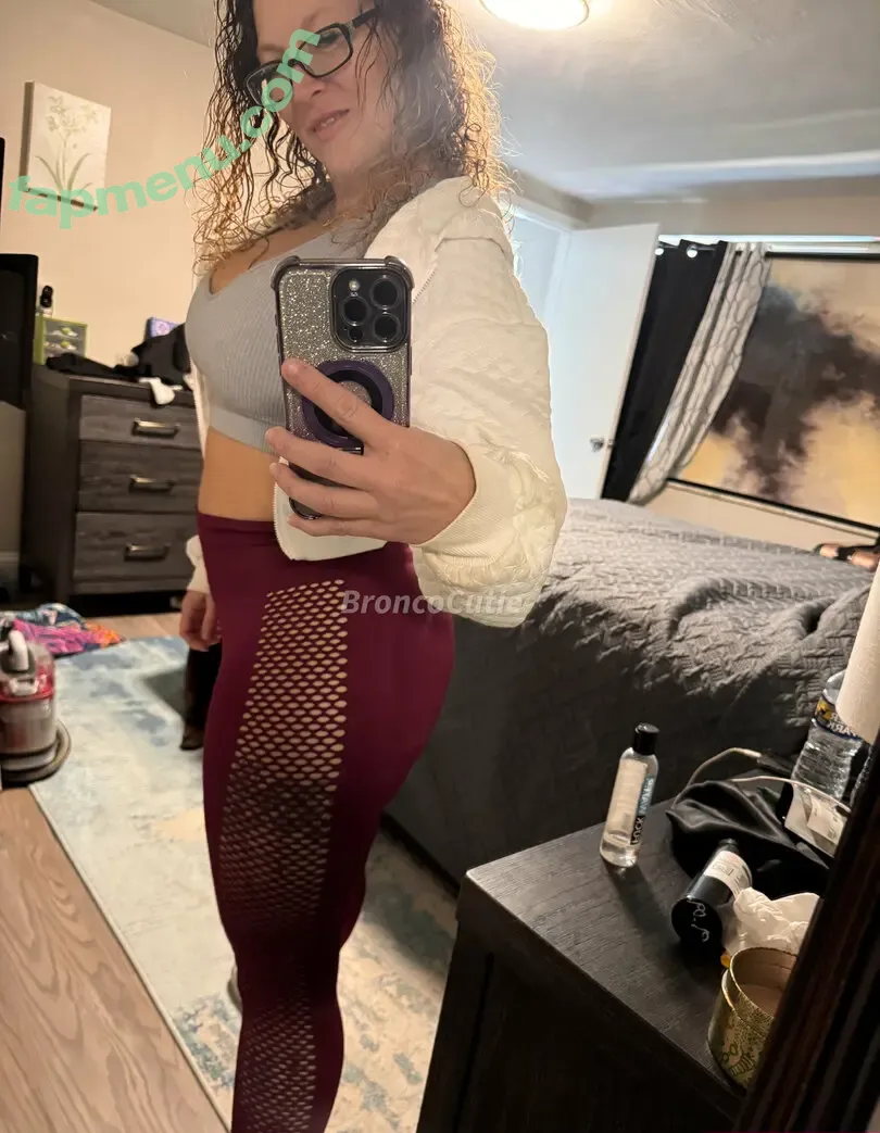 Broncocutie nude photo #0352 (broncocutie1)