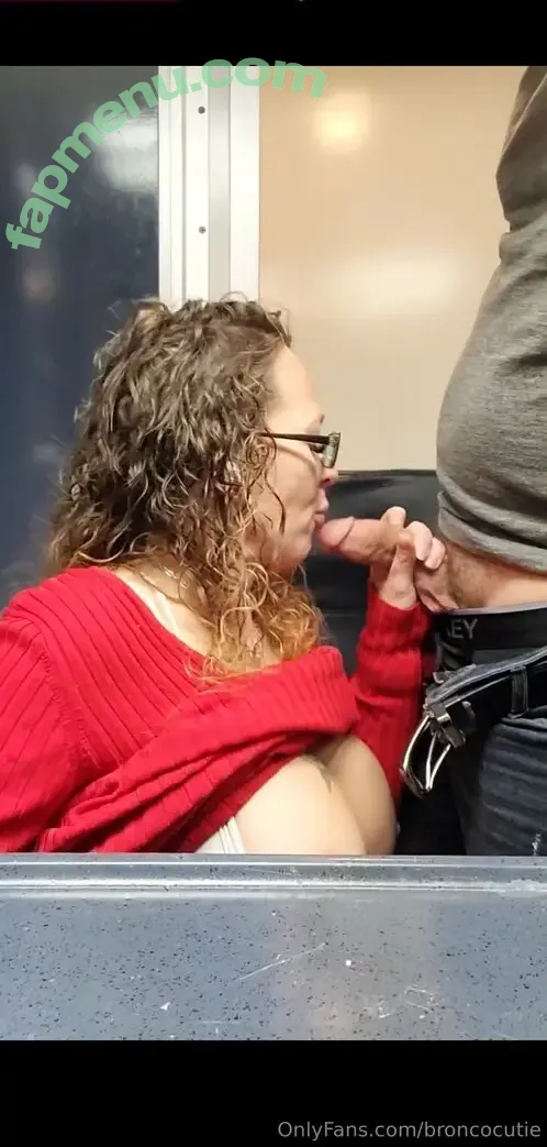 Broncocutie nude photo #0390 (broncocutie1)