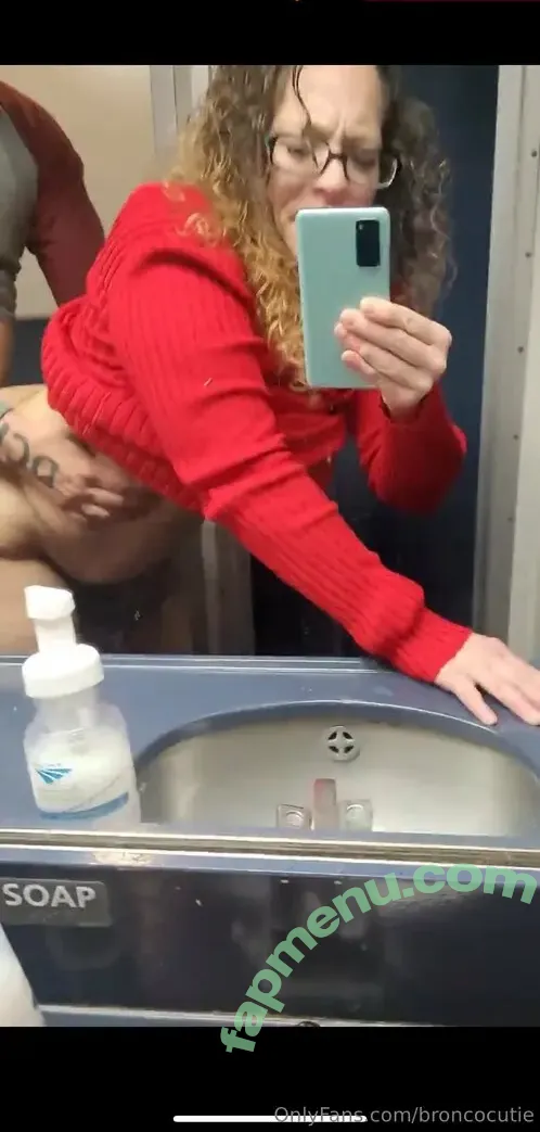 Broncocutie nude photo #0391 (broncocutie1)