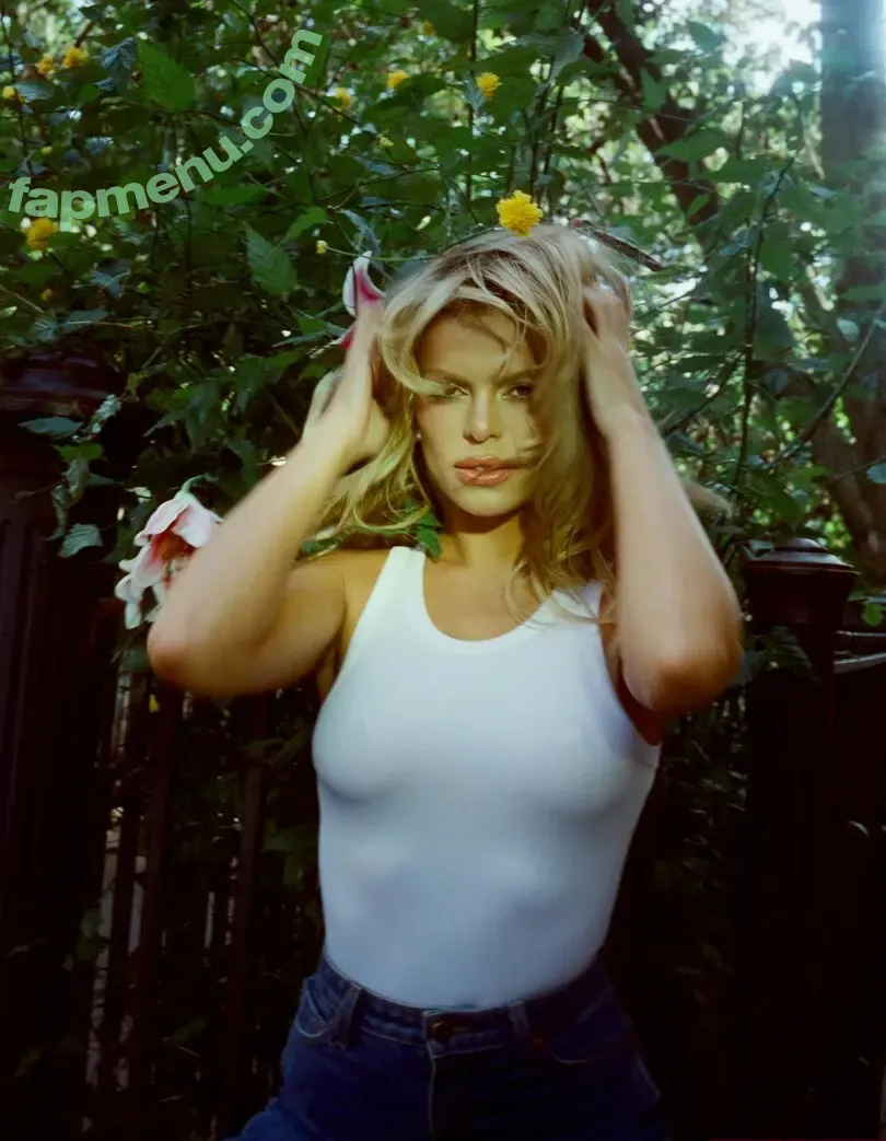 Brooks Nader nude photo #1741 (brooksnader)