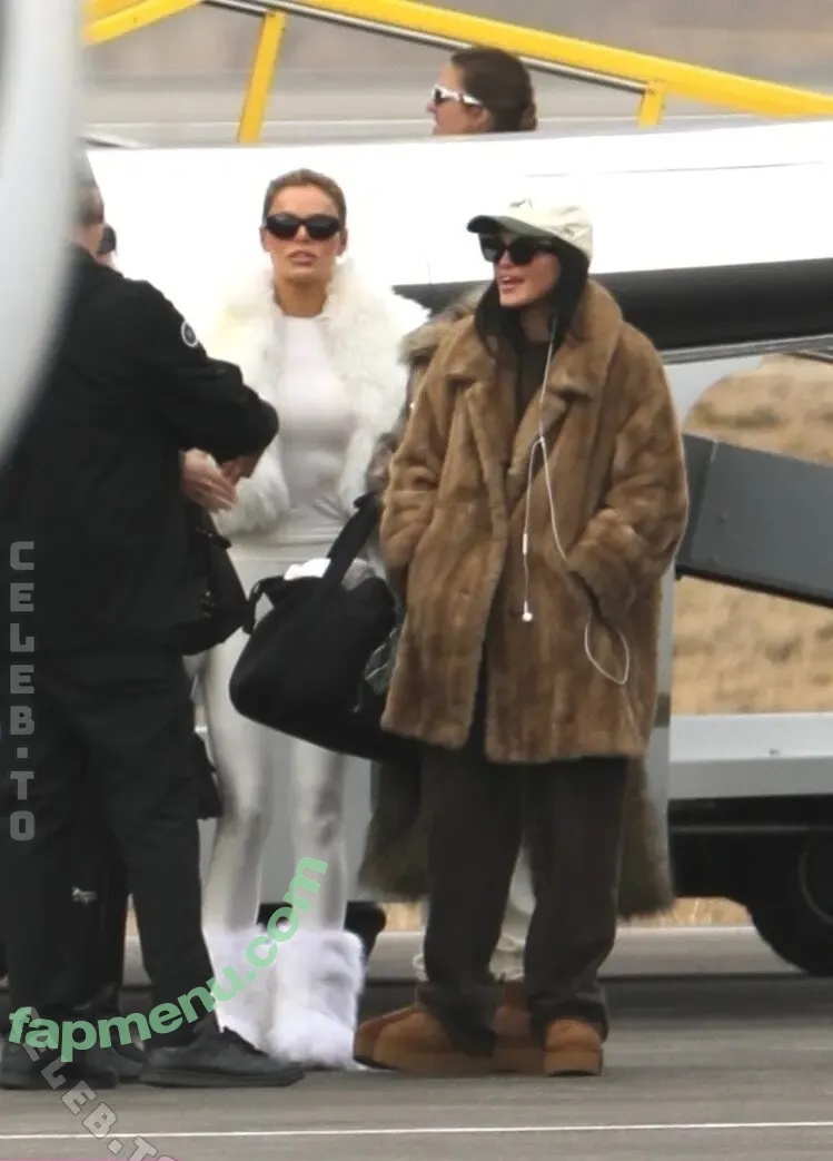 Brooks Nader nude photo #1972 (brooksnader)