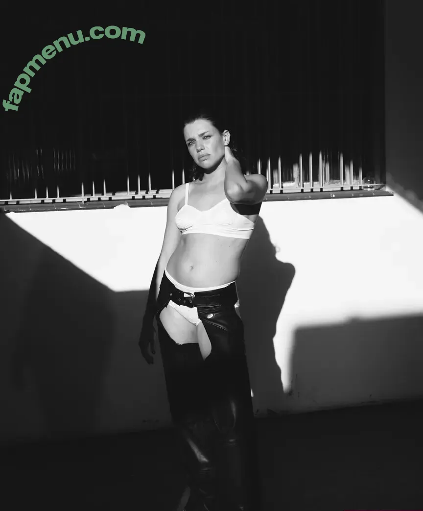 Bruna Linzmeyer nude photo #0236 (brunalinzmeyer)