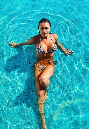 Bruna Louise / abrunalouise nude photo #0018