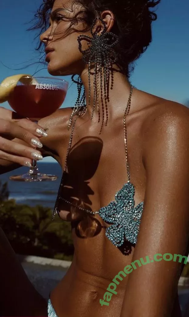 Bruna Marquezine nude photo #0009 (brumarquezine / brunamarquezine)
