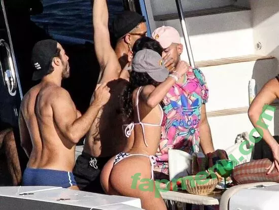 Bruna Marquezine nude photo #0051 (brumarquezine / brunamarquezine)