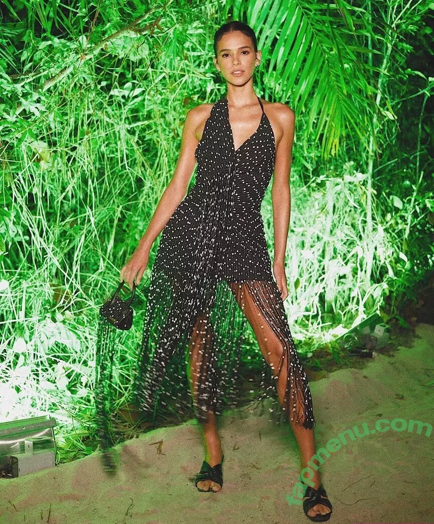 Bruna Marquezine nude photo #0071 (brumarquezine / brunamarquezine)