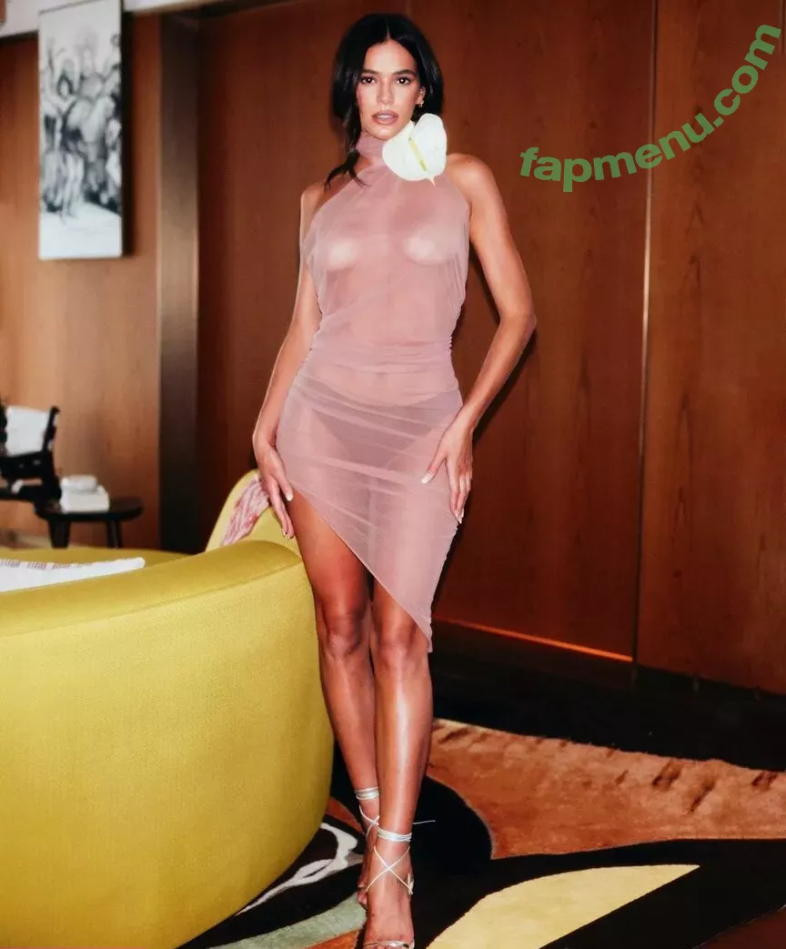 Bruna Marquezine nude photo #0106 (brumarquezine / brunamarquezine)