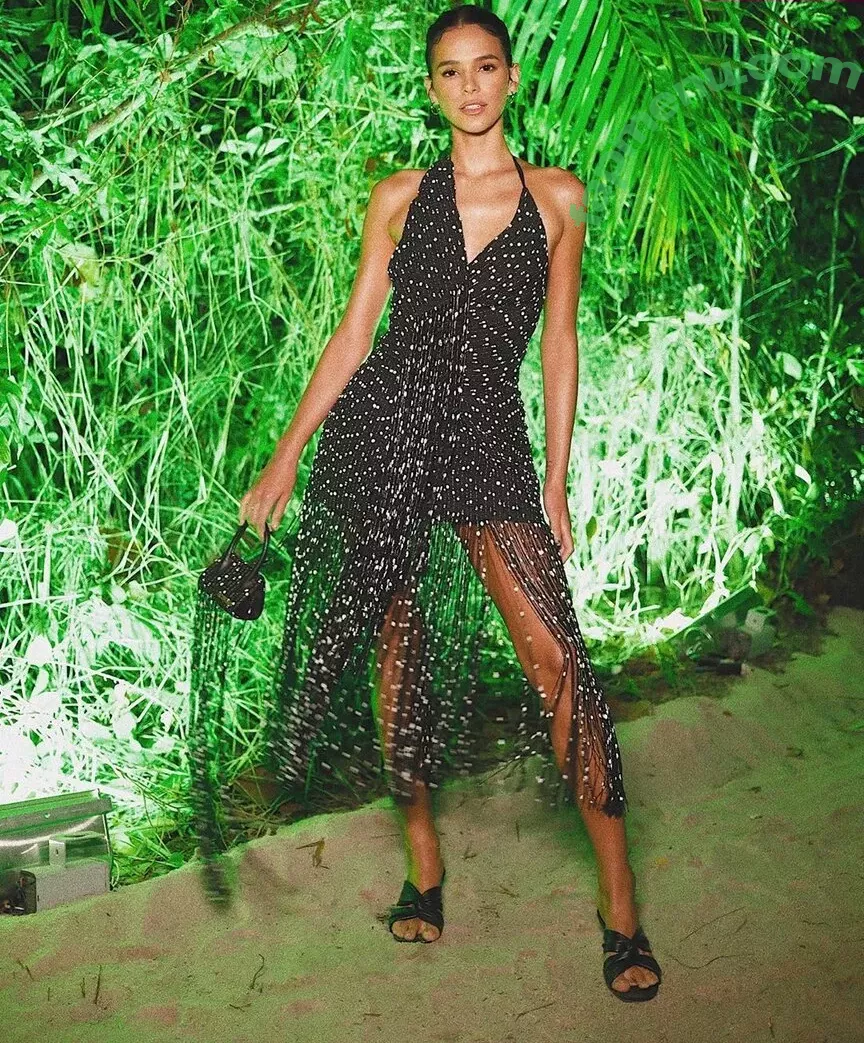 Bruna Marquezine nude photo #0133 (brumarquezine / brunamarquezine)