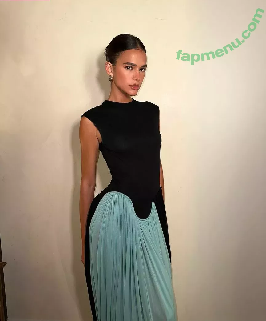Bruna Marquezine nude photo #0213 (brumarquezine / brunamarquezine)