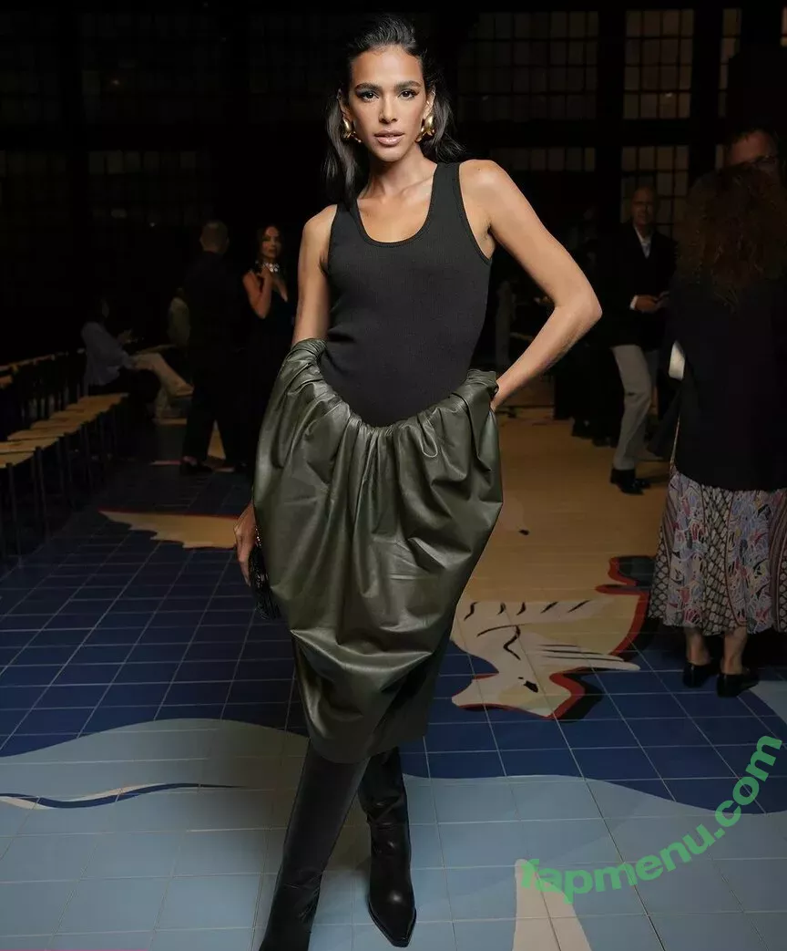 Bruna Marquezine nude photo #0220 (brumarquezine / brunamarquezine)