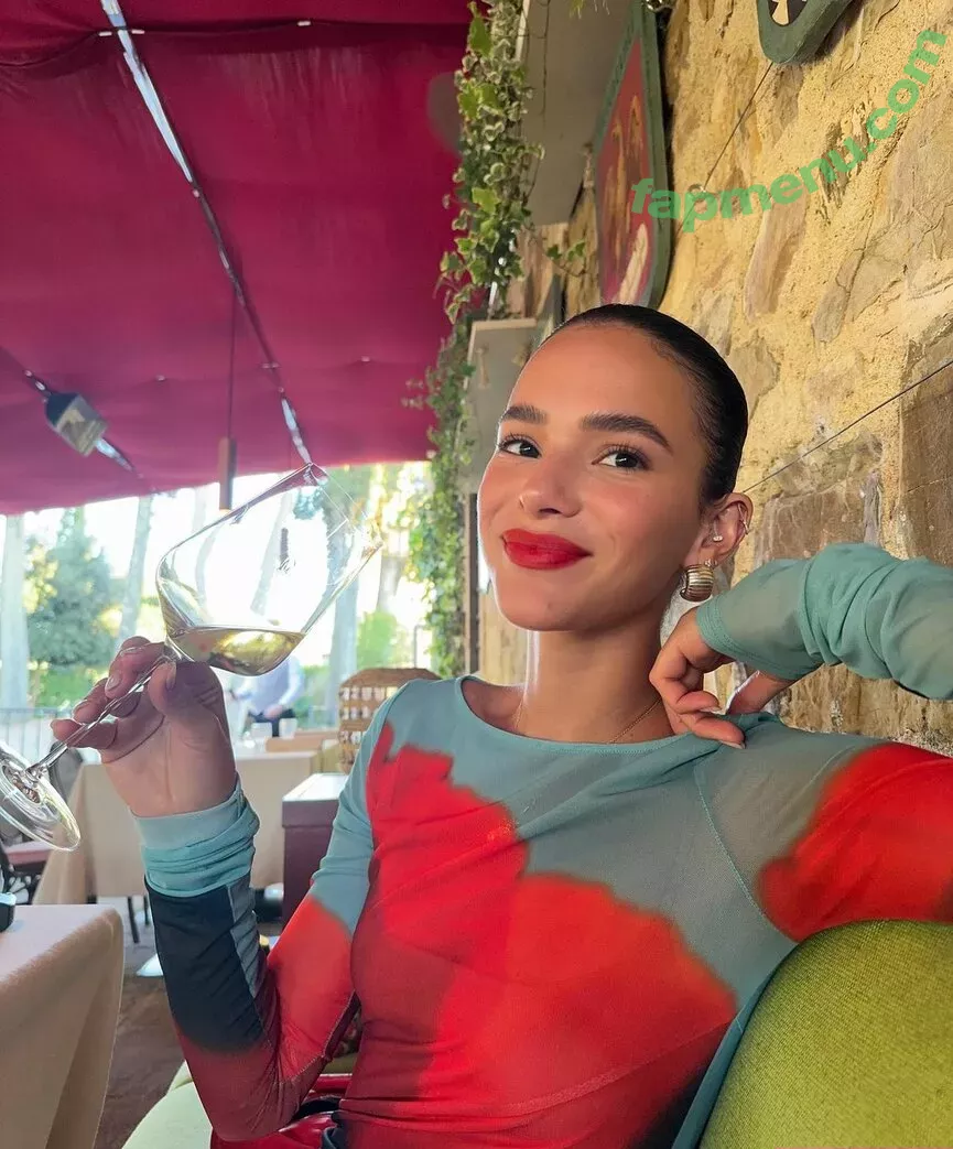 Bruna Marquezine nude photo #0432 (brumarquezine / brunamarquezine)
