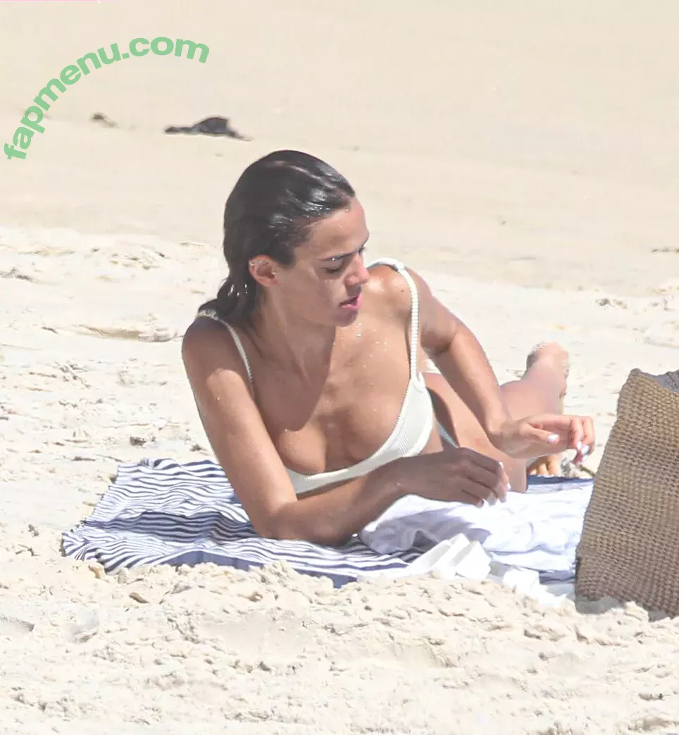 Bruna Marquezine nude photo #0534 (brumarquezine / bruna.marquezine / brunamarquezine)