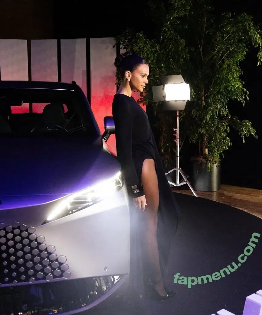 Bruna Marquezine nude photo #1127 (brumarquezine / brunamarquezine)